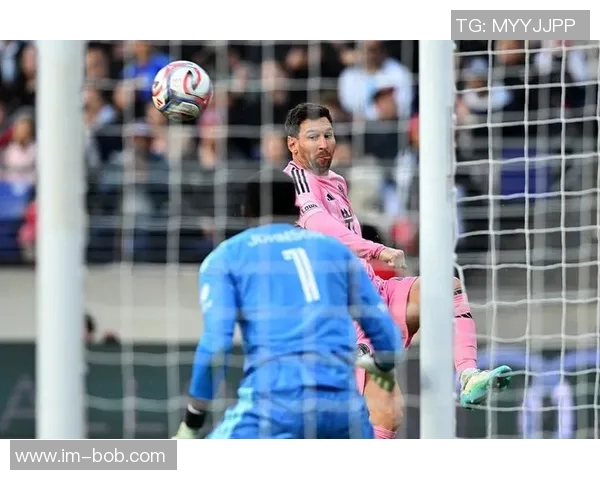 梅西精彩内切险些破门远射稍稍偏出引发全场惊呼